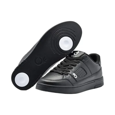 Pana Mio Black Low Leather – čierne kožené tanečné tenisky, pohľad na topánku a spodnú stranu podrážky.